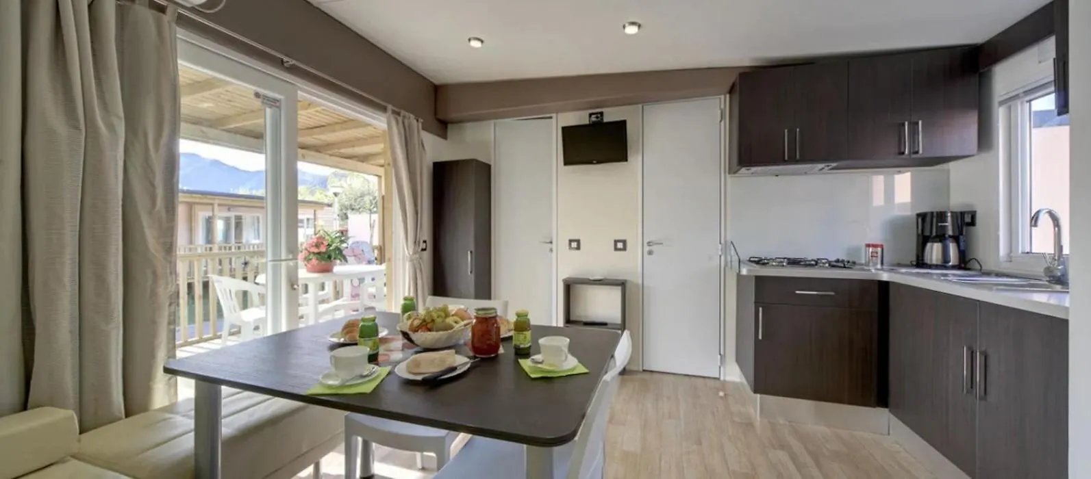 The Beach Camping Village 마리나 디 카라라 캠프장